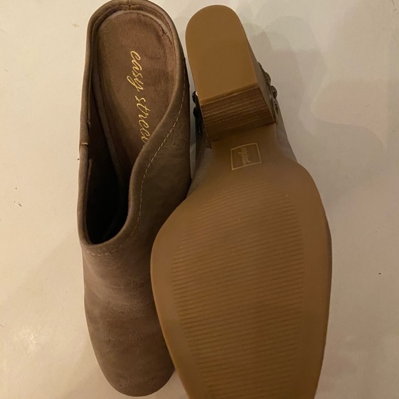 Easy street taupe ankle mules size 8 - Picture 6 of 7